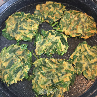 韭菜鸡蛋饼的家常做法