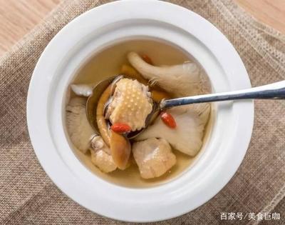 鸡汤什么时候放香菇