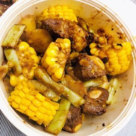 炖排骨什么时候放玉米