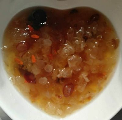 银耳桃胶皂角米的做法