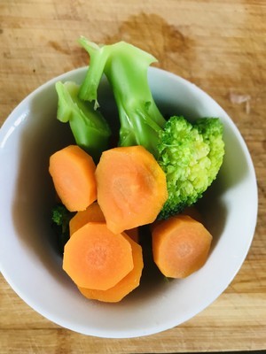 西兰花可以和胡萝卜一起吃吗