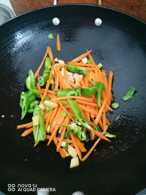 洋葱青椒炒肉丝的做法