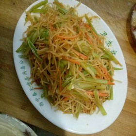芹菜炒土豆的做法