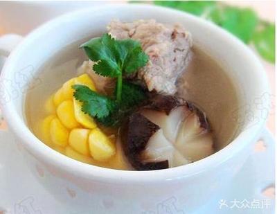 玉米莲子排骨汤