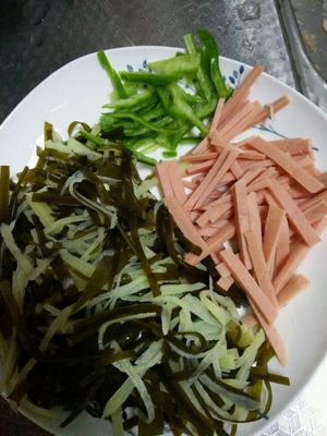 凉拌火腿肠的做法