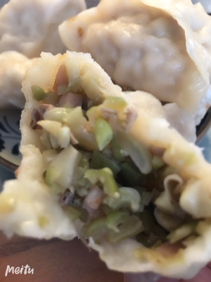 酸菜馅蒸饺