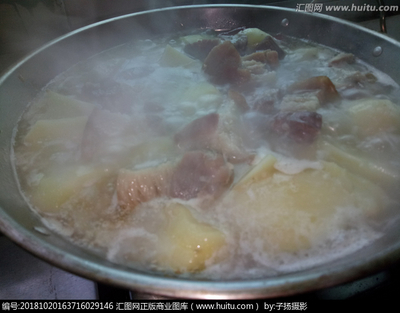 土豆炖腊肉