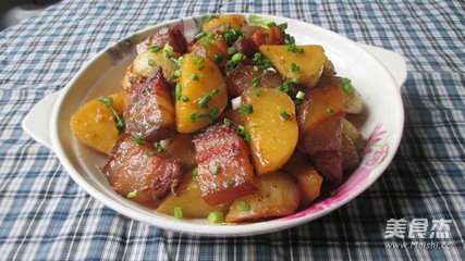 土豆炖腊肉