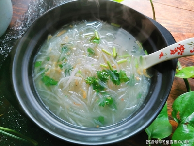 白萝卜粉丝汤