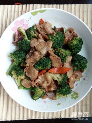 西兰花炒五花肉的做法