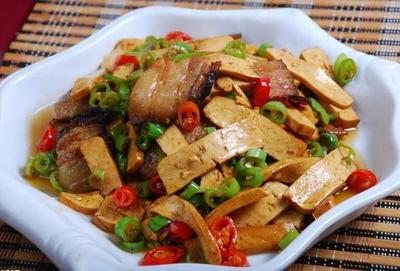 家常豆腐炒肉的做法