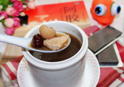 阿胶煲汤