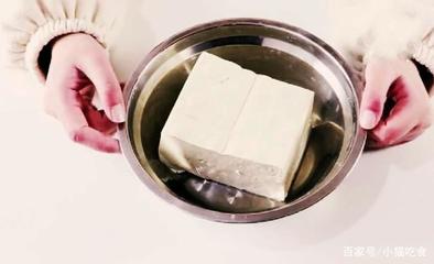 豆腐是用石膏做的吗