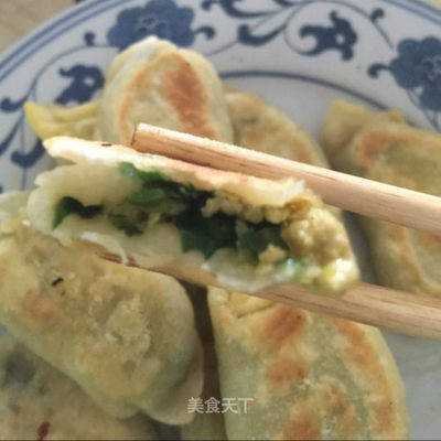 韭菜鸡蛋锅贴的做法