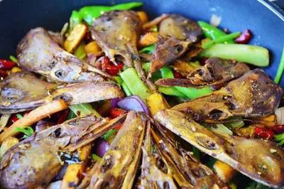 麻辣鸭头的做法及配料