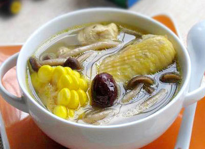 玉米炖鸡汤