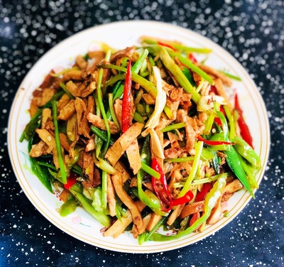 芹菜肉丝怎么做