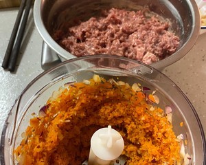红萝卜牛肉饺子馅的做法