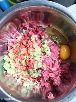 红萝卜牛肉饺子馅的做法