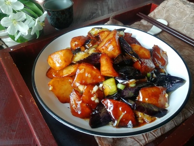 红烧茄子土豆的家常做法