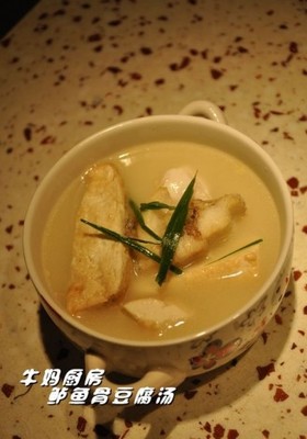 鱼骨豆腐汤的做法