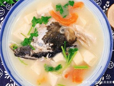 鱼骨豆腐汤的做法