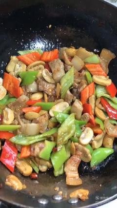 蘑菇炒肉的做法家常