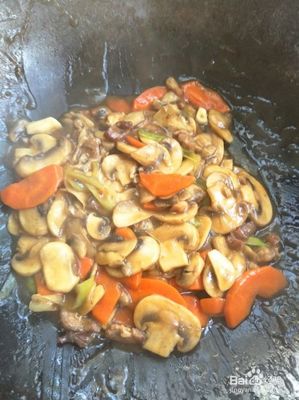 蘑菇炒肉的做法家常