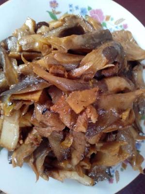 蘑菇炒肉的做法家常