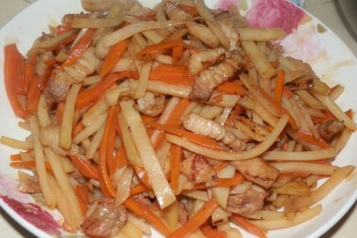 土豆能和胡萝卜一起炒吗