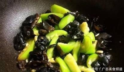 丝瓜炒黑木耳