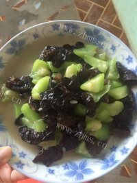 丝瓜炒黑木耳