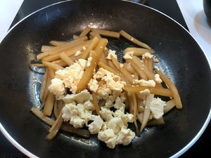 白萝卜炒豆腐