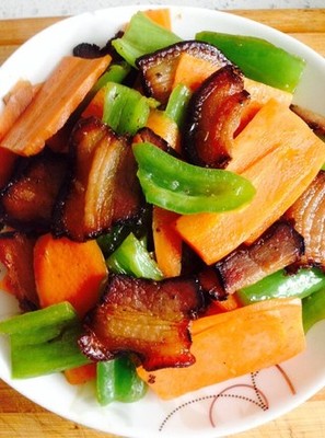 腊肉炒胡萝卜