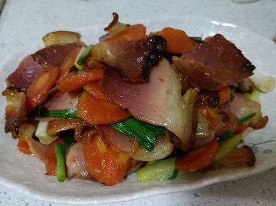 腊肉炒胡萝卜