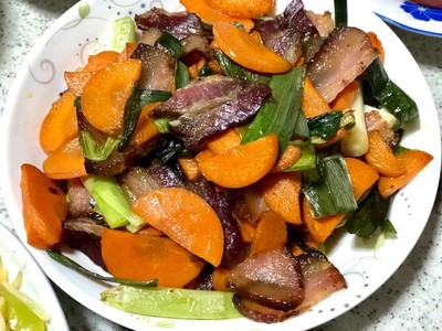 腊肉炒胡萝卜