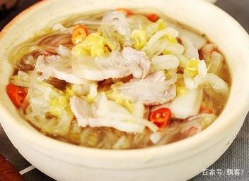 东北酸菜炖五花肉粉条