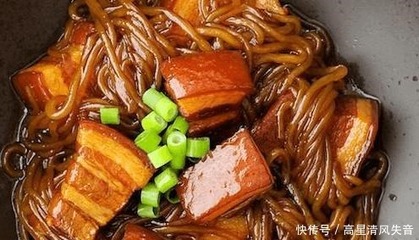 东北酸菜炖五花肉粉条