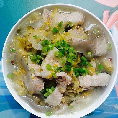 东北酸菜炖五花肉粉条