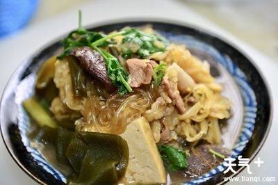 东北酸菜炖五花肉粉条