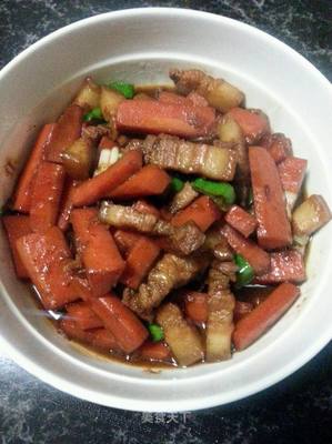 胡萝卜烧五花肉的做法