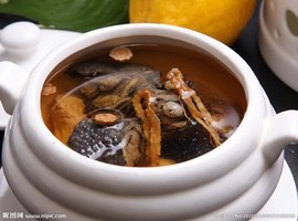 花旗参炖乌鸡汤