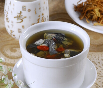花旗参炖乌鸡汤