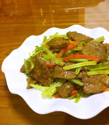 猪肝能炒芹菜吗
