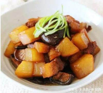 五花肉烧萝卜的做法