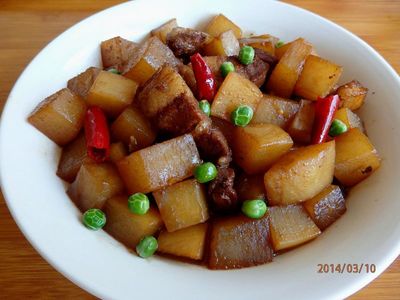 五花肉烧萝卜的做法