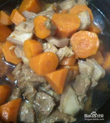 五花肉炖胡萝卜