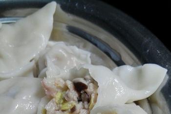 猪肉白菜香菇馅饺子的做法