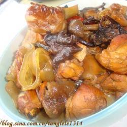 五花肉炖蘑菇