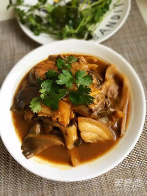 五花肉炖蘑菇